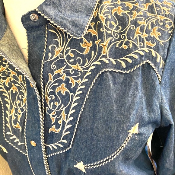 SKULLY NWT DENIM EMBROIDERED BUTTON DOWN T… - Picture 3 of 6